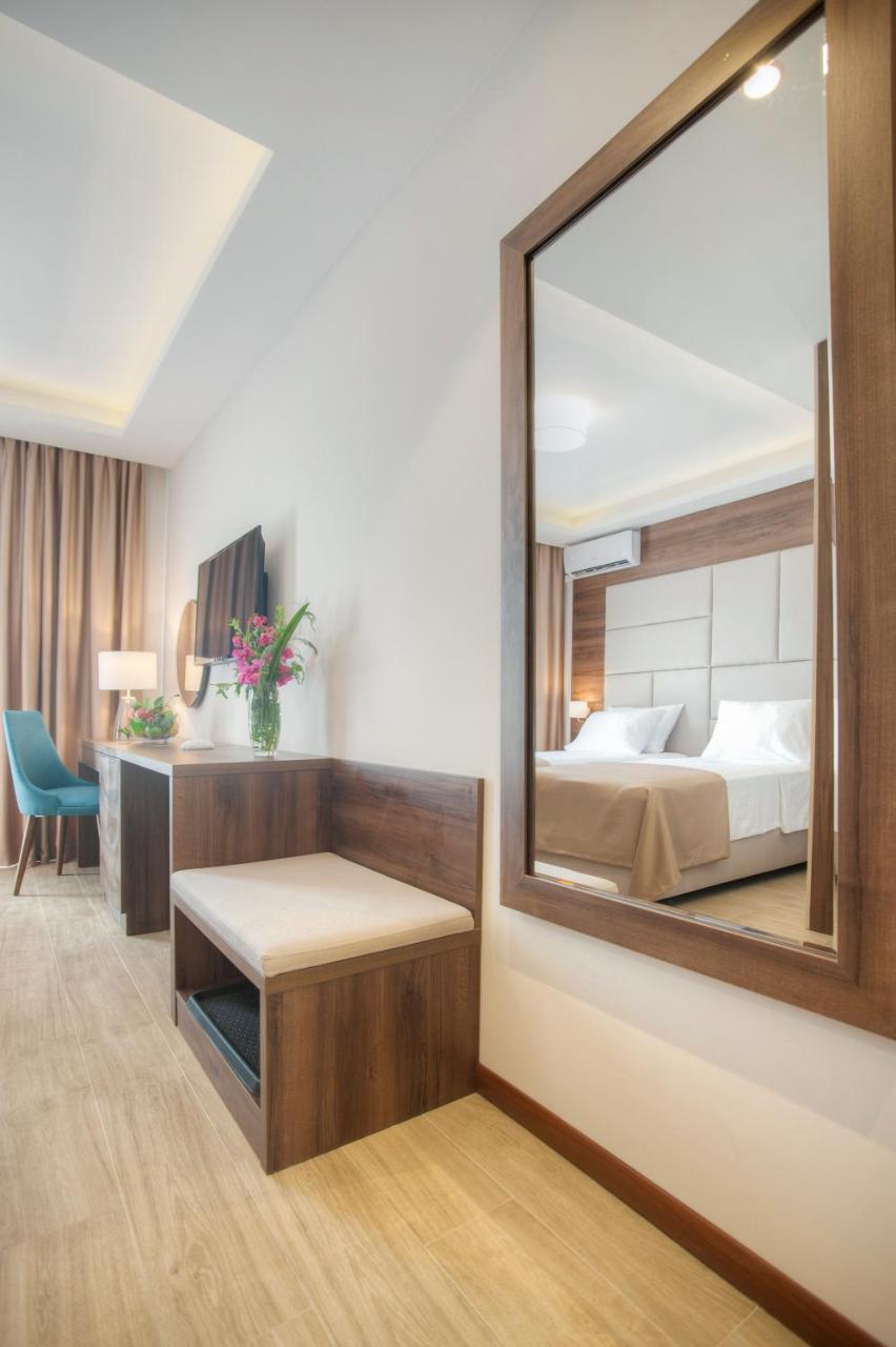 Hotel Twelve By Aycon Budva Exteriör bild