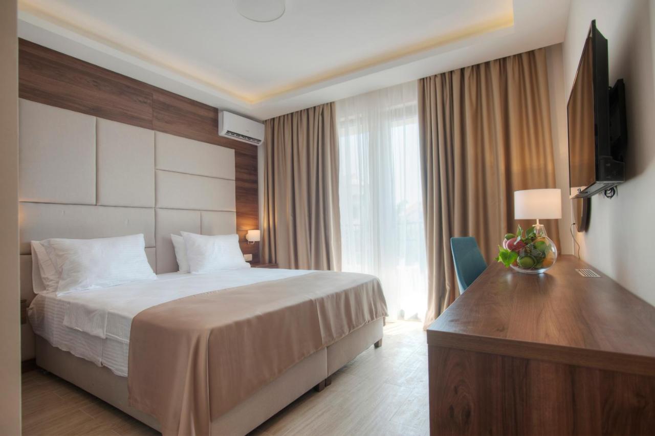 Hotel Twelve By Aycon Budva Exteriör bild