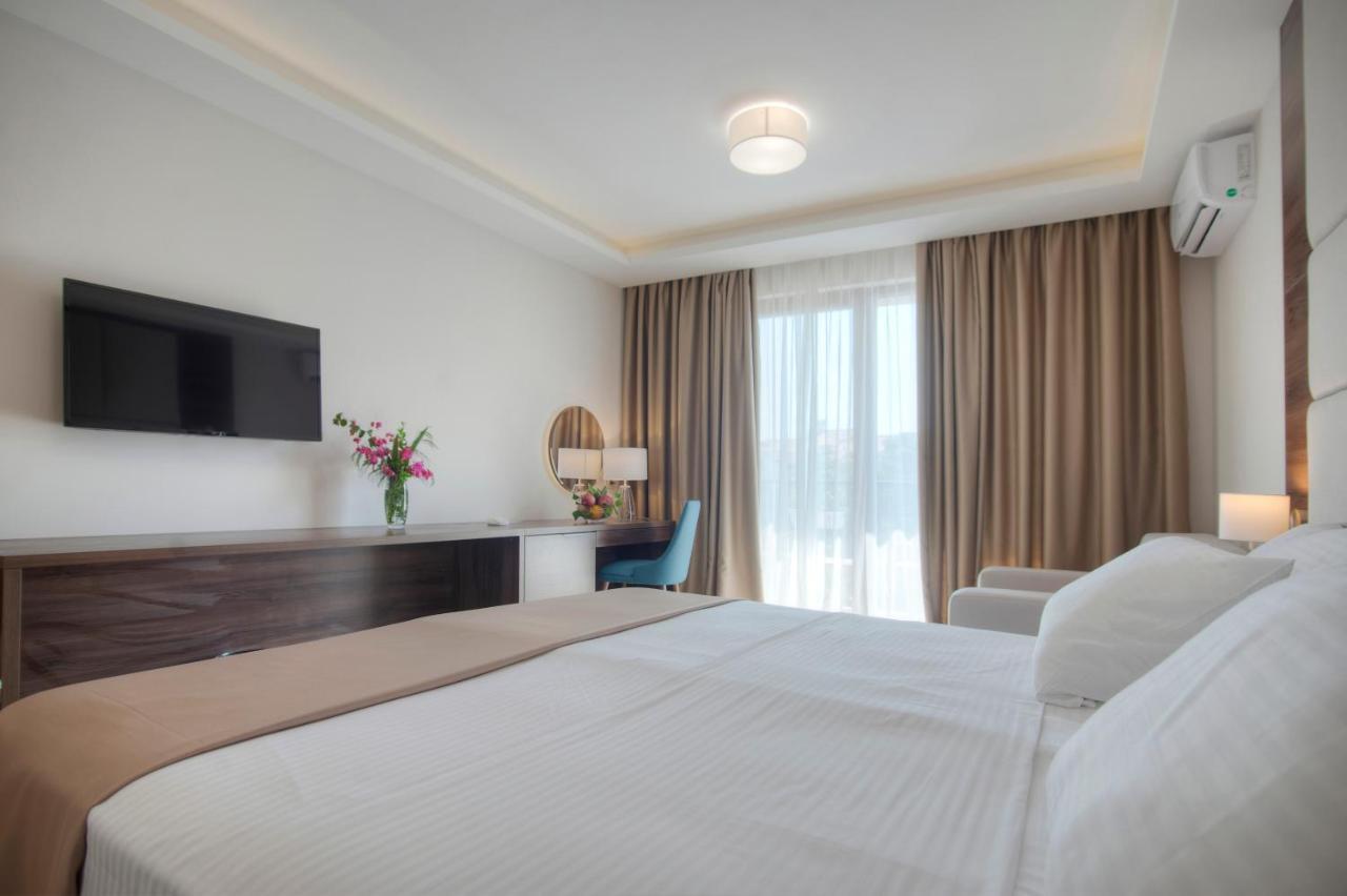 Hotel Twelve By Aycon Budva Exteriör bild