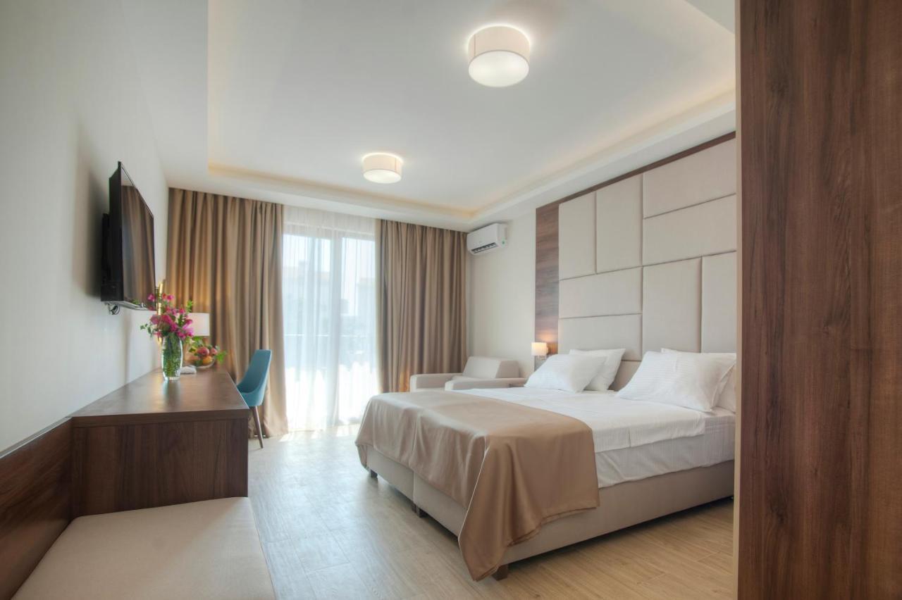 Hotel Twelve By Aycon Budva Exteriör bild
