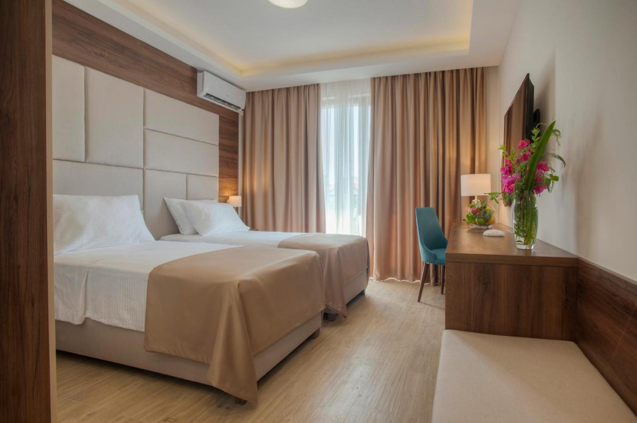 Hotel Twelve By Aycon Budva Exteriör bild