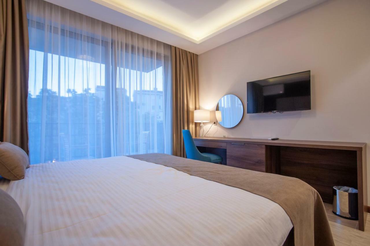 Hotel Twelve By Aycon Budva Exteriör bild