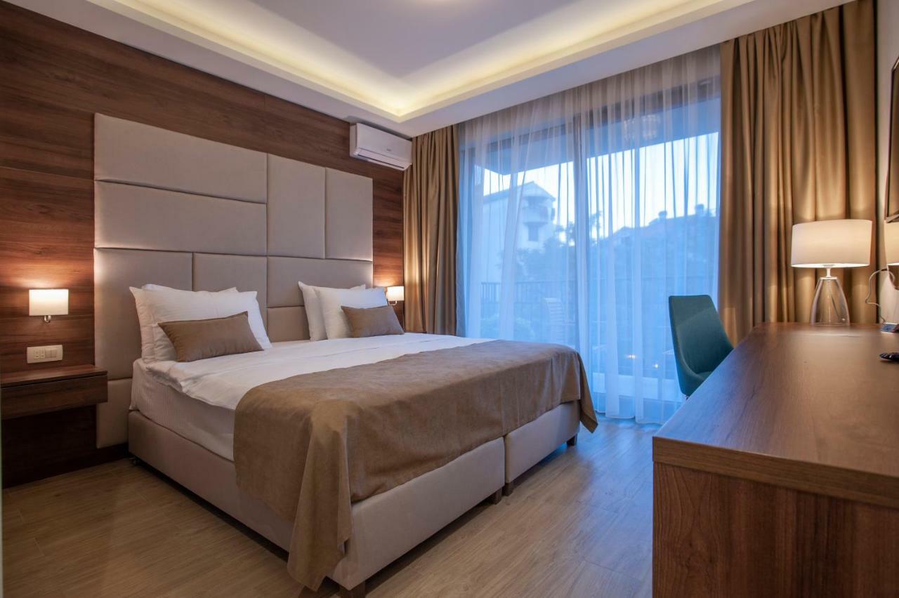 Hotel Twelve By Aycon Budva Exteriör bild